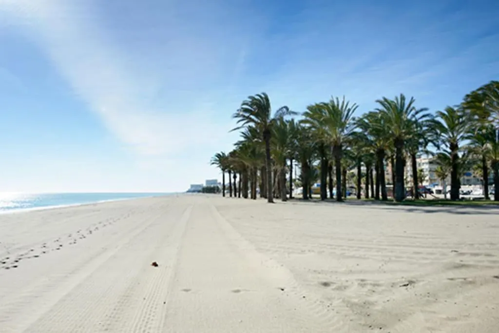 Apartamento En Paseo Maritimo De 토레몰리노스 아파트